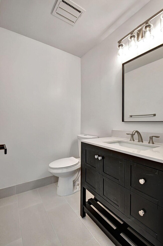 Building Photo - 4705 Fountains Dr S