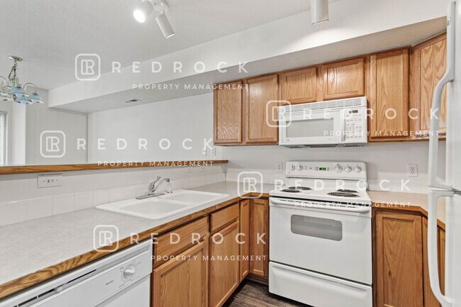 Building Photo - 4920 N Orchid Ln