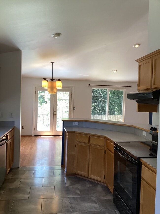 Building Photo - Spacious Lake Stevens Rambler with A/C