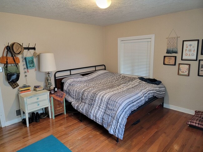 Building Photo - Beautiful 5 Bed, 2 Bath Single-Family House with Large Fenced Backyard Close to OSU!