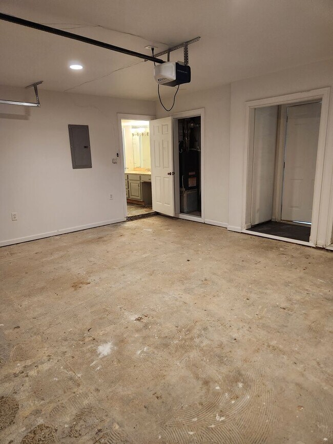Building Photo - Newly Remodeled South Fulton Single Family