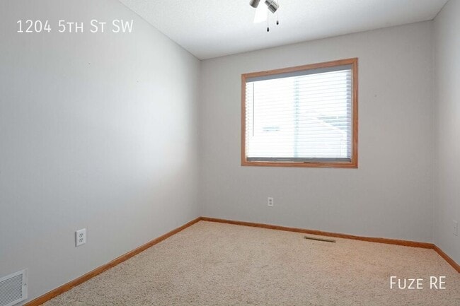 Building Photo - 1204 5th St SW