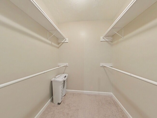 Building Photo - 4 Bedroom Brick Ranch in Woodlake!