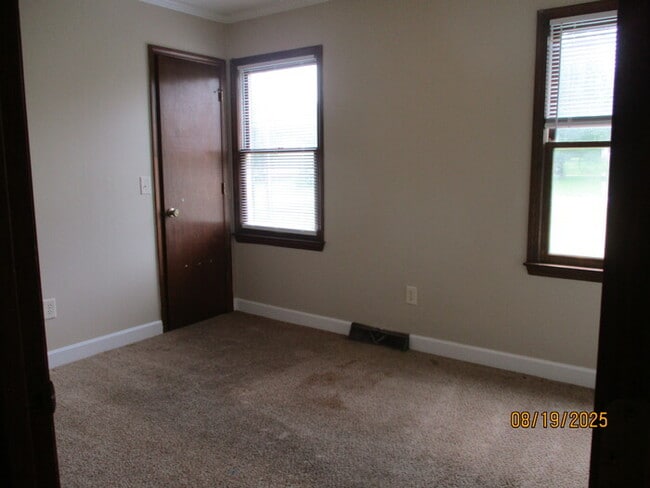 Building Photo - 1027 Rembrandt Dr SW