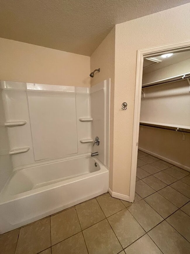 Building Photo - NEW ON MARKET