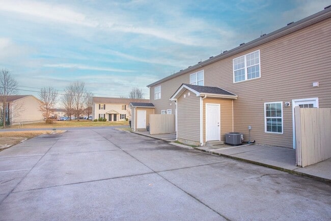 Building Photo - 1355 Macedonia Dr