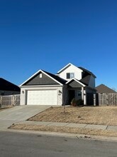 Building Photo - 1021 Lakeview Dr