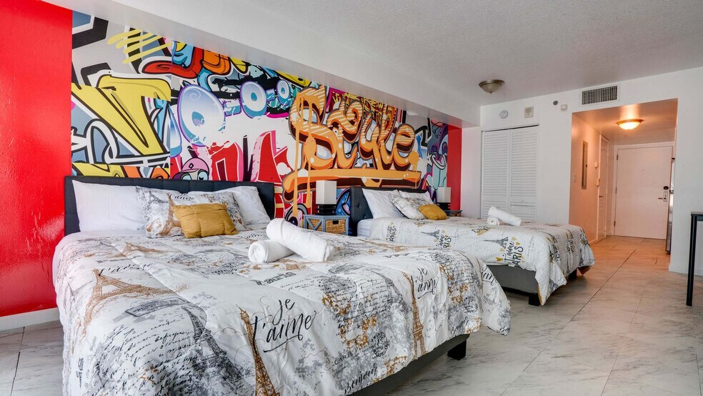 Building Photo - 1 SE 12th St