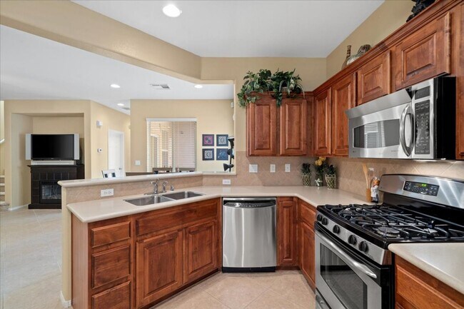 Building Photo - Beautiful Tuscan Inspired 3 Bedroom Home in Centennial Hills