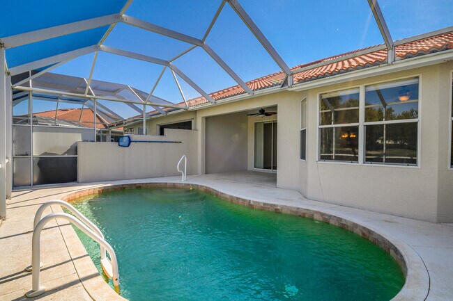 Building Photo - 2056 Crestview Way