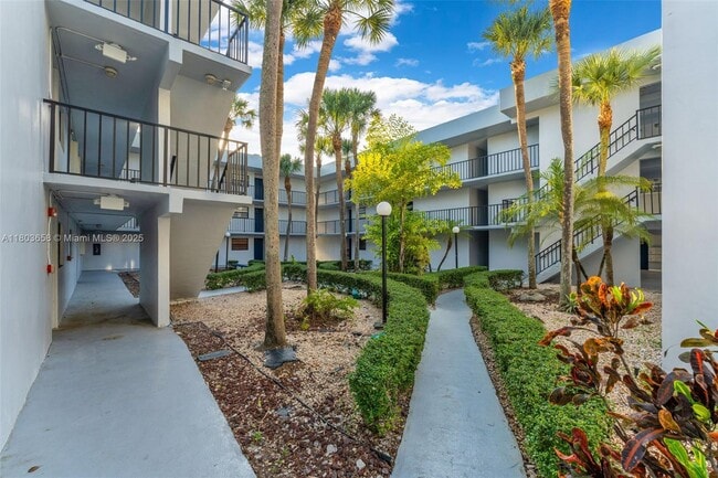Building Photo - 10825 SW 112th Ave