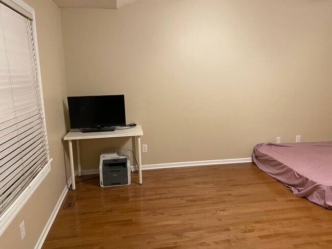 Building Photo - 5030 Archer Ln N