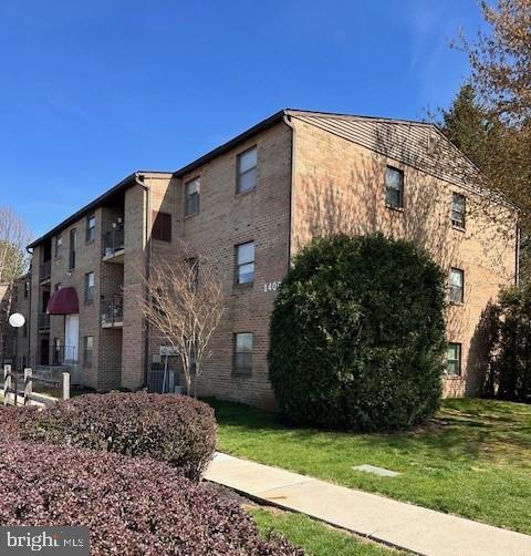 Building Photo - 1402 Valley Dr