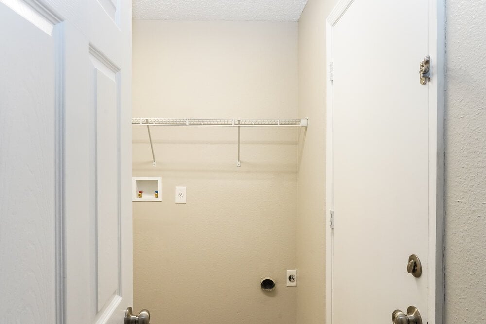 Building Photo - 1917 Excalibur Dr