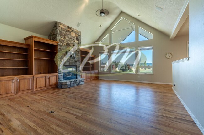 Building Photo - Spacious 3-Bedroom Home on 4.5 Acres – Pos...