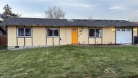 Building Photo - 718 20th Ave E