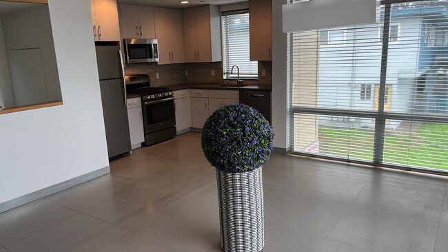 Building Photo - The Gem of Pacifica