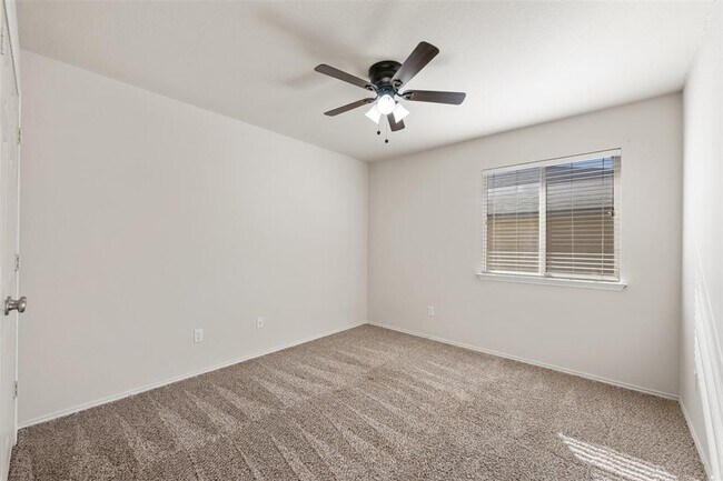 Building Photo - 220 Bauxite Dr