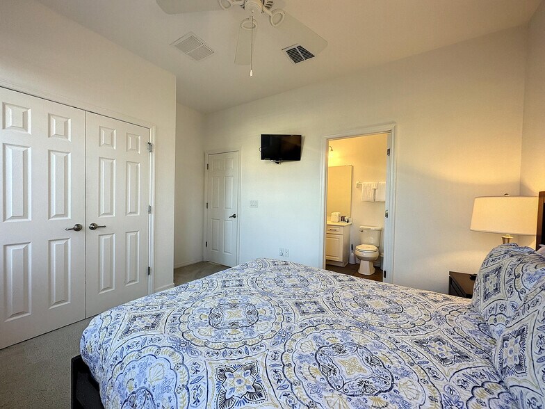 Building Photo - 2613 Rosemont Cir