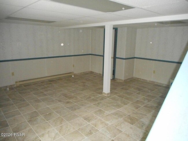 Building Photo - 159 Spring Dr