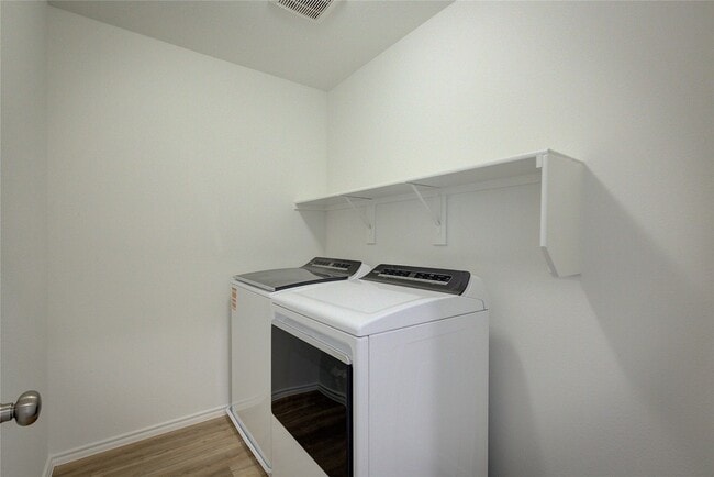 Building Photo - 1418 Tramore Wy