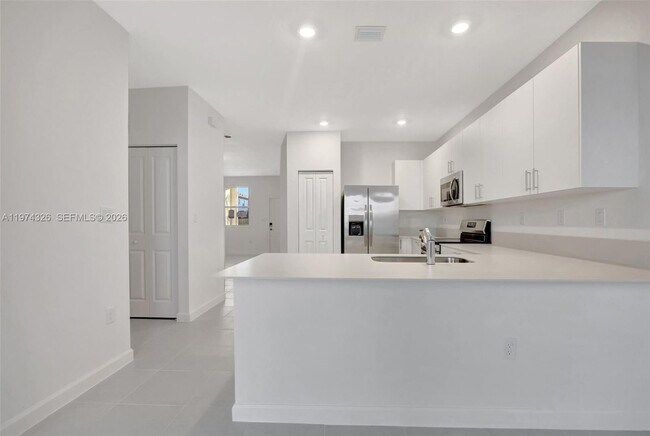 Building Photo - 2574 SE 25th Ct