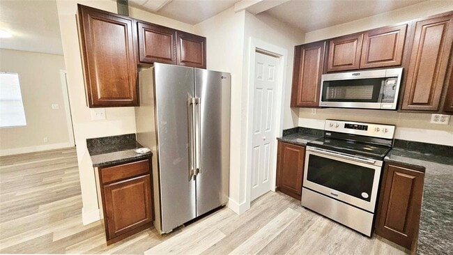 Building Photo - 1424 NE 10th St