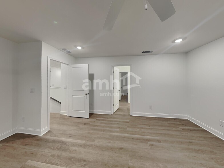 Building Photo - 439 Hickory Pointe Rd