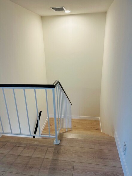 Building Photo - 5477 Nestle Ave