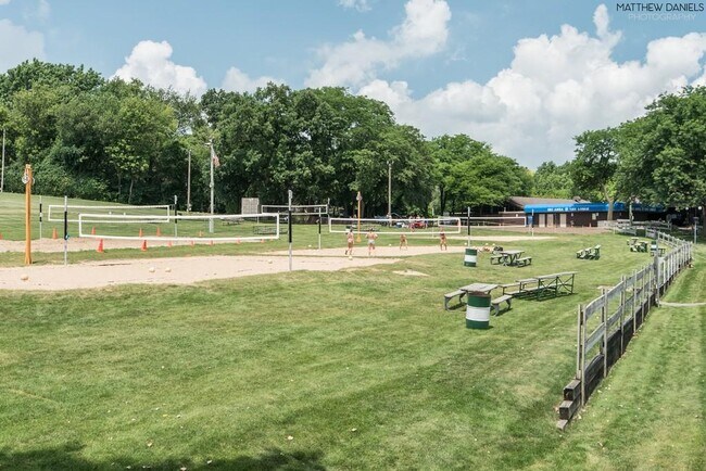 Building Photo - 5538 E Lake Dr