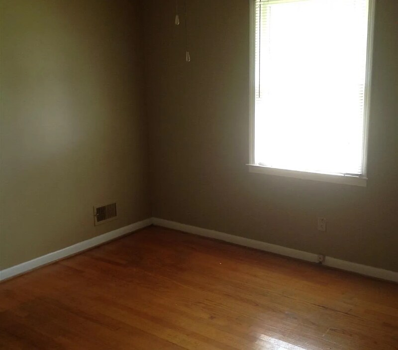 Building Photo - 612 Piney Woods Rd