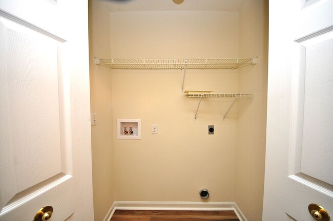 Building Photo - Beautiful Renovated 3 Bedroom 3 Bathroom i...