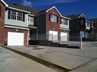 Building Photo - 1585 Crescent Hills Dr