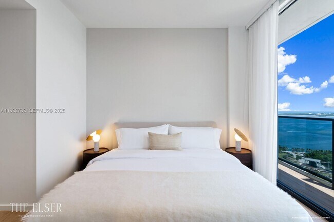 Building Photo - 398 NE 5th St