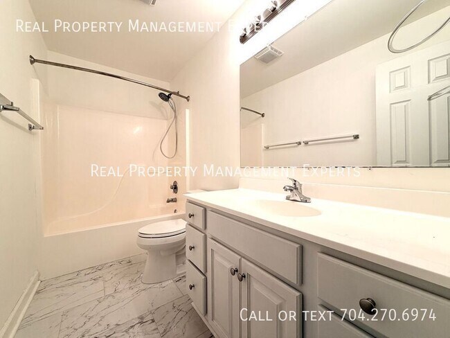 Building Photo - 3733 Hayden Dr