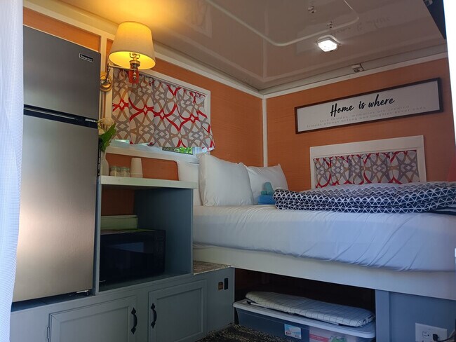 Building Photo - 80 Perkins Ave