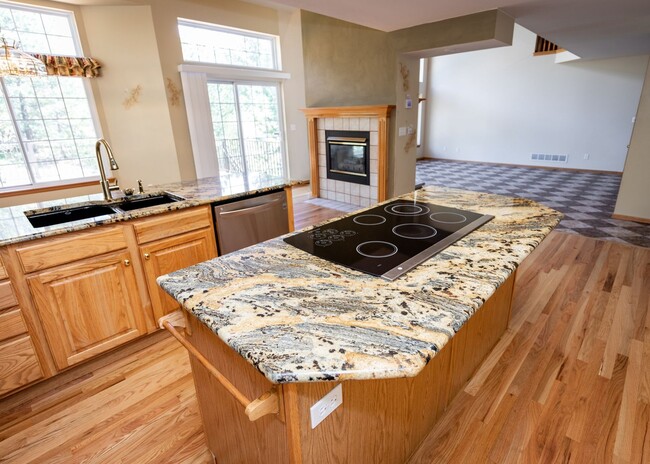 Building Photo - *COMING SOON* 5 Bedroom Broadmoor Beauty A...