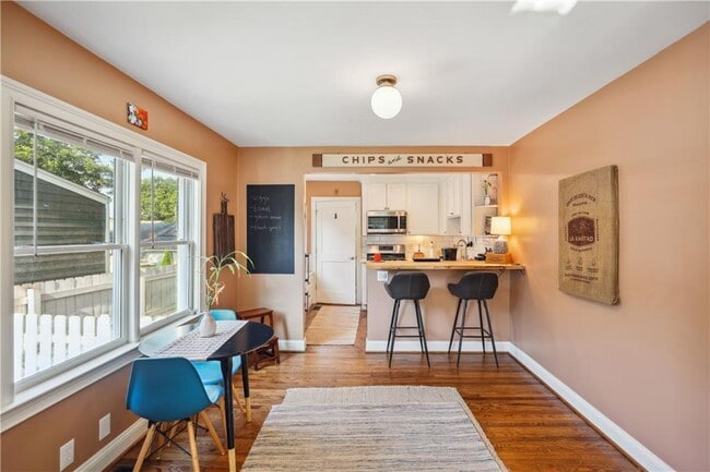 Building Photo - 783 Livingstone Pl