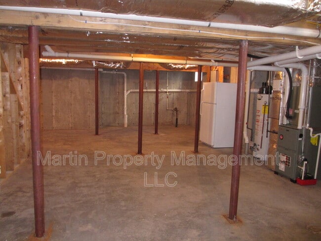 Building Photo - 2 Blue Jay Cir