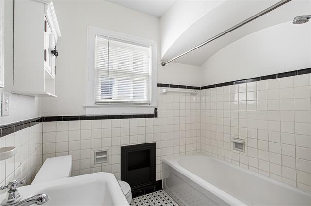 Building Photo - 5918 La Vista Dr