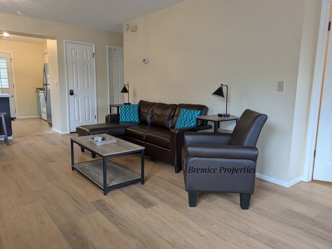 Building Photo - 345 Rim Rock Cir