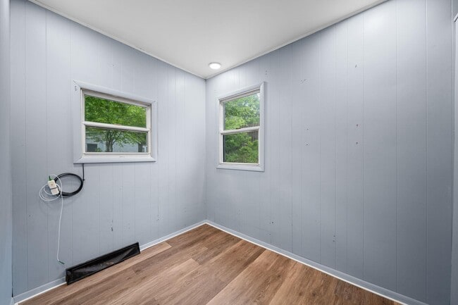 Building Photo - 104 Smithtown Rd