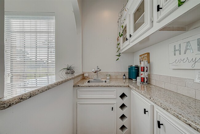 Building Photo - 8006 Devlin Dr