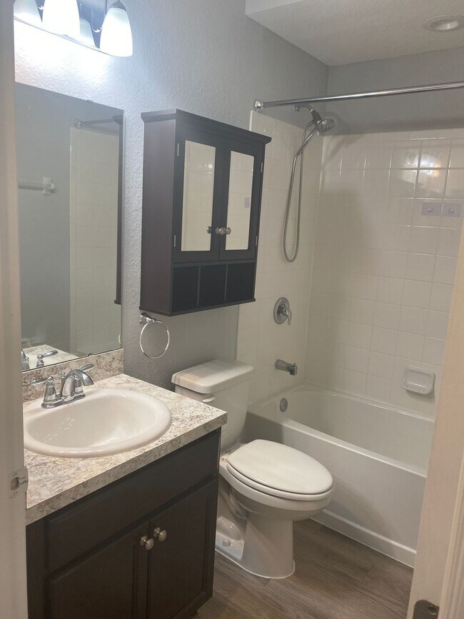 Building Photo - 4 Bedroom 3 Bath Waterfront Home in Gramercy Farms for RENT!