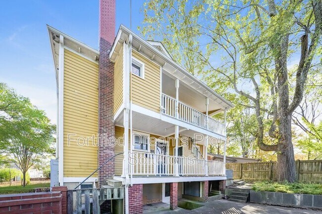 Building Photo - 400 S.Spring St