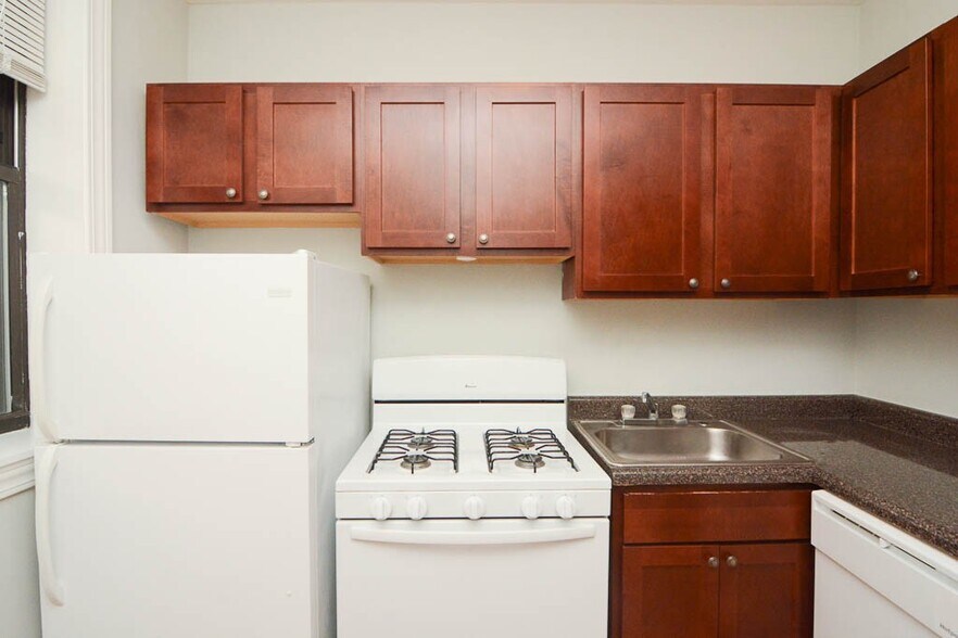 Building Photo - 4420 N Wolcott Ave