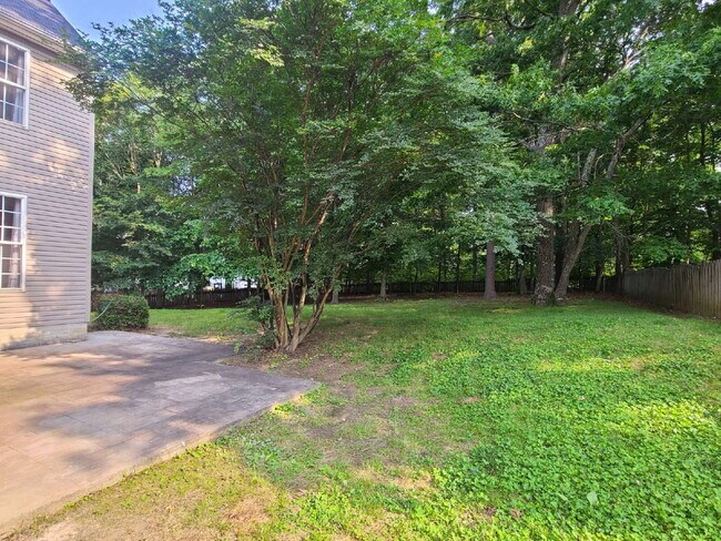Building Photo - 5 BR, 4 BA Colonial in Lee's Hill