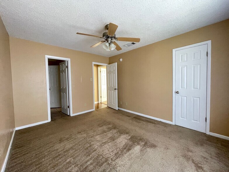 Building Photo - 1102 Covey Ln