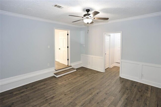 Building Photo - 1508 Peachcrest Rd