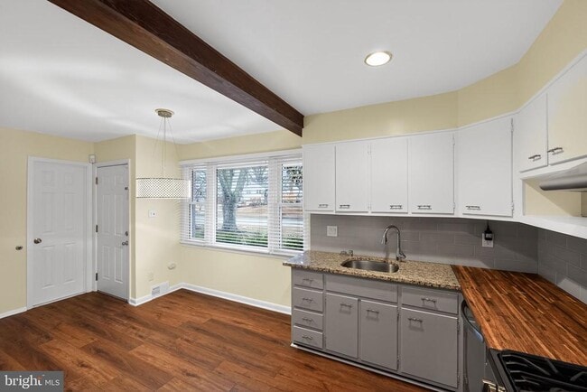 Building Photo - 5219 Montgomery St